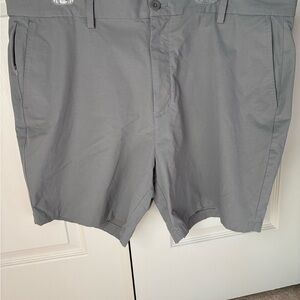 Vineyard Vines Men's Gray On the Go (OTG) Shorts, Perfect Condition